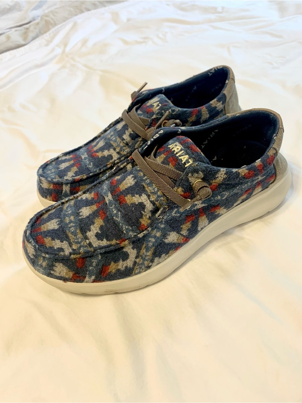 Ariat Men's Slip-On Hilo Shoe. Aztec Print. Mens 9